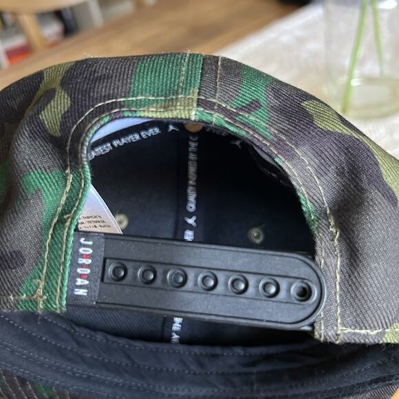 NWOT Youth Jordan camo snap back hat - Picture 4 of 4